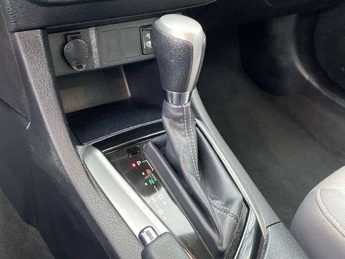 Used 2015 Toyota Corolla LE image 35