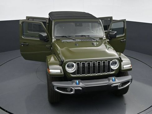 Used 2024 Jeep Wrangler Unlimited Sahara w/ Technology Group AWD/4WD image 44