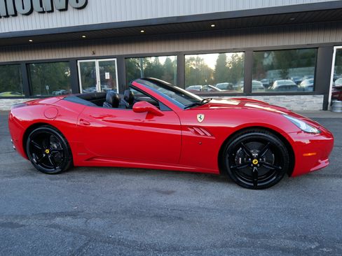 Used 2014 Ferrari California image 65