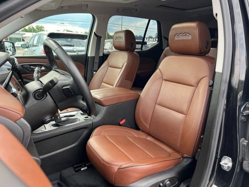 Used 2021 Chevrolet Traverse High Country AWD/4WD image 19