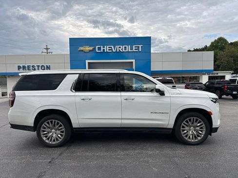 Used 2023 Chevrolet Suburban High Country w/ Premium Package 2 AWD/4WD image 1