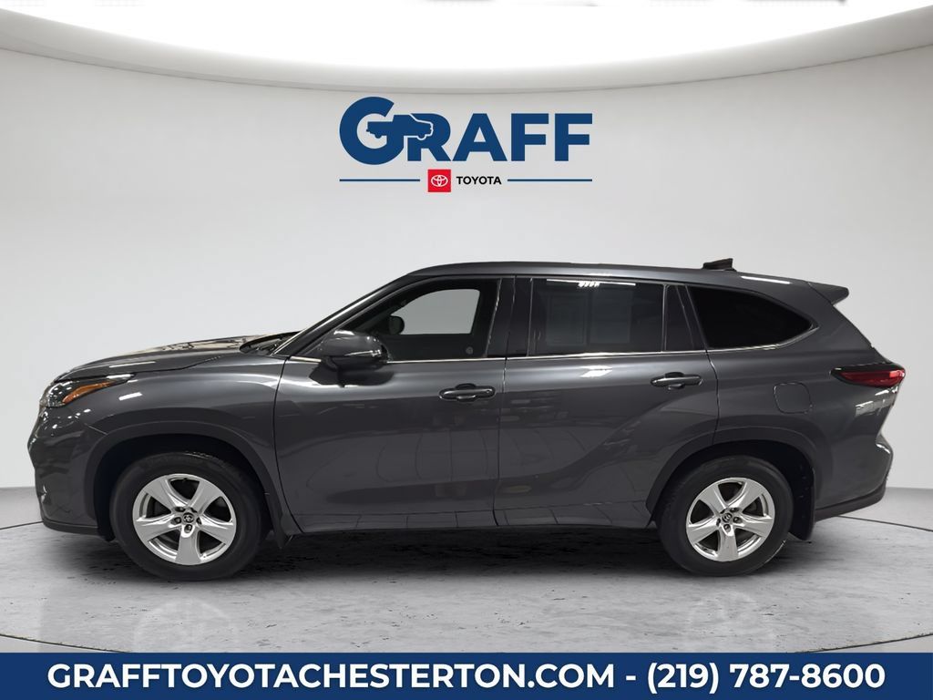 Used 2022 Toyota Highlander LE AWD/4WD image 12