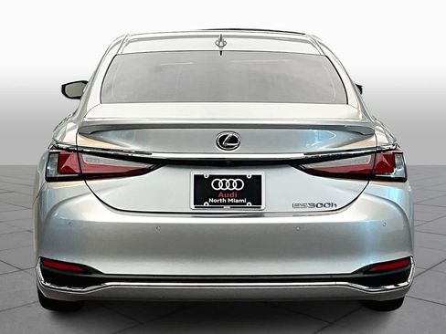 Used 2021 Lexus ES 300h w/ Premium Package image 4