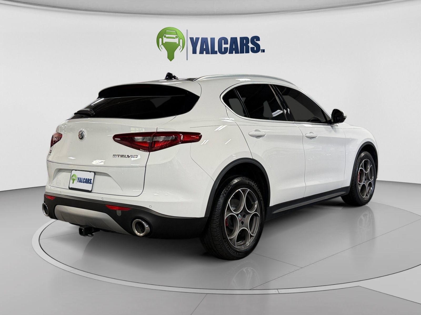 Used 2018 Alfa Romeo Stelvio Ti AWD/4WD image 5