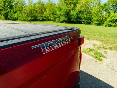 Used 2021 Chevrolet Silverado 1500 LT Trail Boss w/ Convenience Package II AWD/4WD image 11