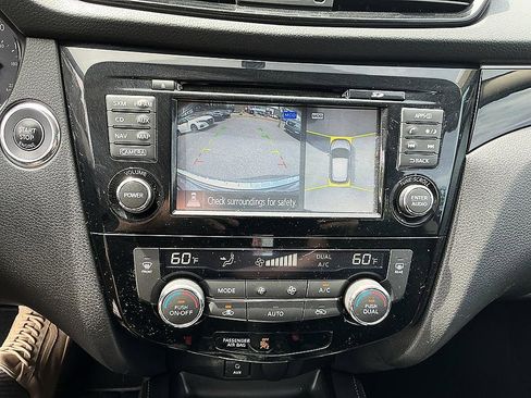 Used 2017 Nissan Rogue Sport SL image 18