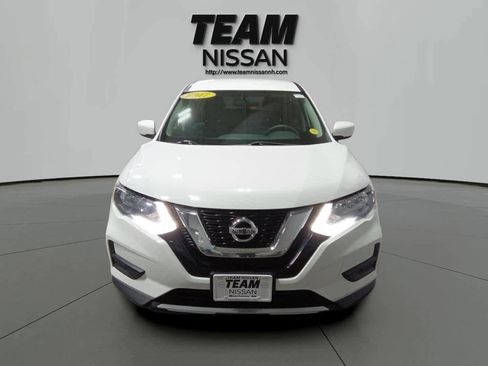 Used 2017 Nissan Rogue S image 2