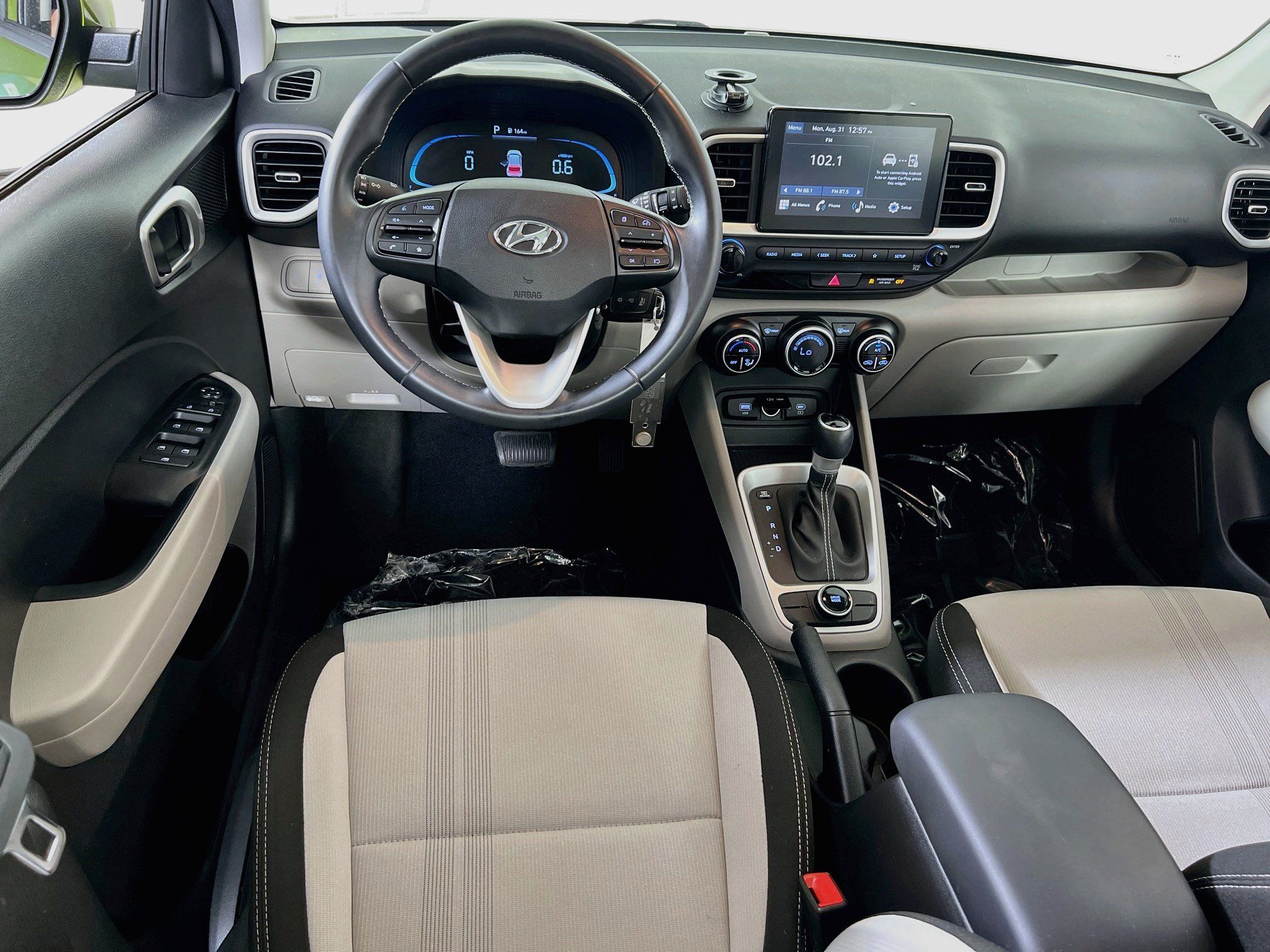 Used 2023 Hyundai Venue SEL FWD image 21