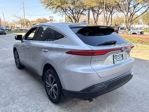 Used 2023 Toyota Venza LE image 12