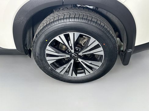 Used 2023 Nissan Rogue SV image 11