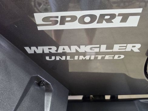 Used 2016 Jeep Wrangler Unlimited Sport w/ Quick Order Package 24S AWD/4WD image 9