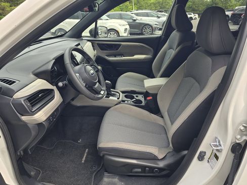 Used 2025 Subaru Forester Premium AWD/4WD image 11