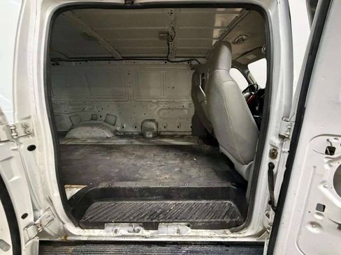 Used 2010 Ford E-350 and Econoline 350 Extended Super Duty RWD image 25