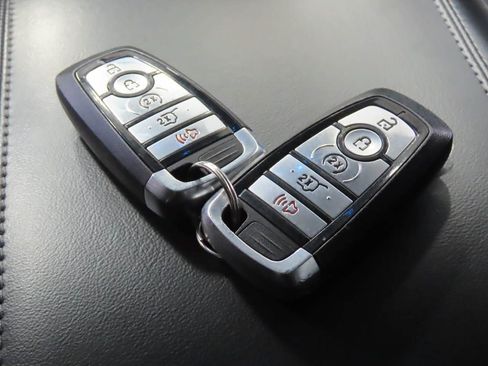 Used 2023 Ford Explorer XLT w/ Equipment Group 202A RWD image 19