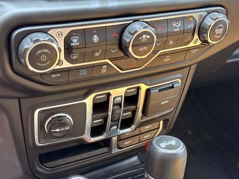 Used 2023 Jeep Wrangler Unlimited Sahara w/ Cold Weather Group image 19