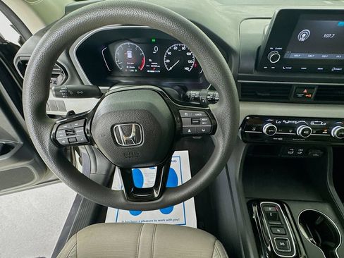 Used 2023 Honda Pilot LX image 12