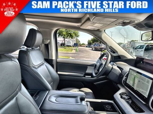 Used 2025 Ford Expedition Active AWD/4WD image 18