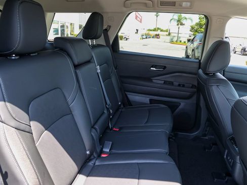 New 2026 Nissan Pathfinder SL FWD image 18