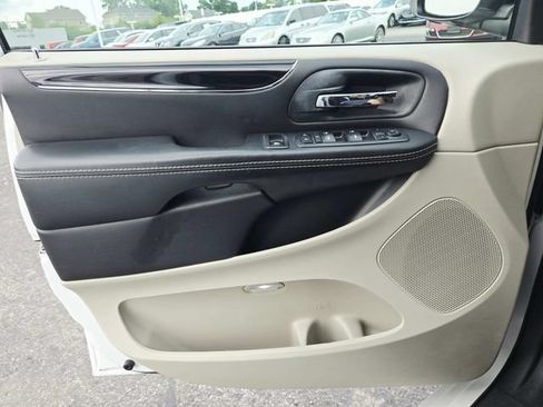 Used 2018 Dodge Grand Caravan SXT FWD image 28