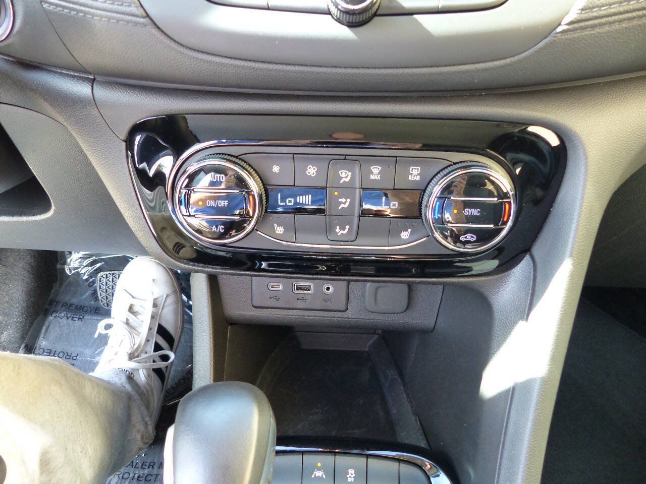 Used 2023 Buick Encore GX Select FWD image 30