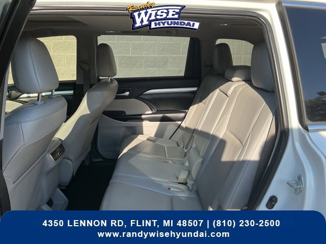 Used 2019 Toyota Highlander XLE FWD image 30