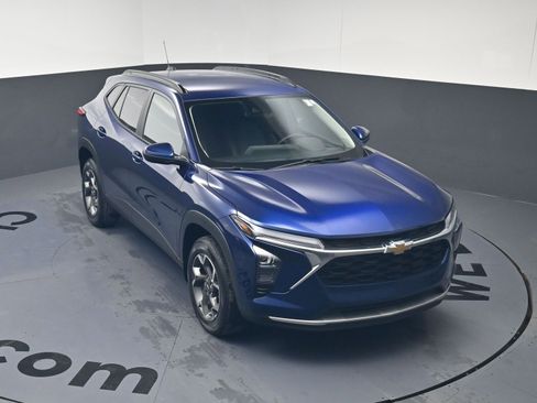 Certified 2024 Chevrolet Trax LT w/ Driver Confidence Package image 30