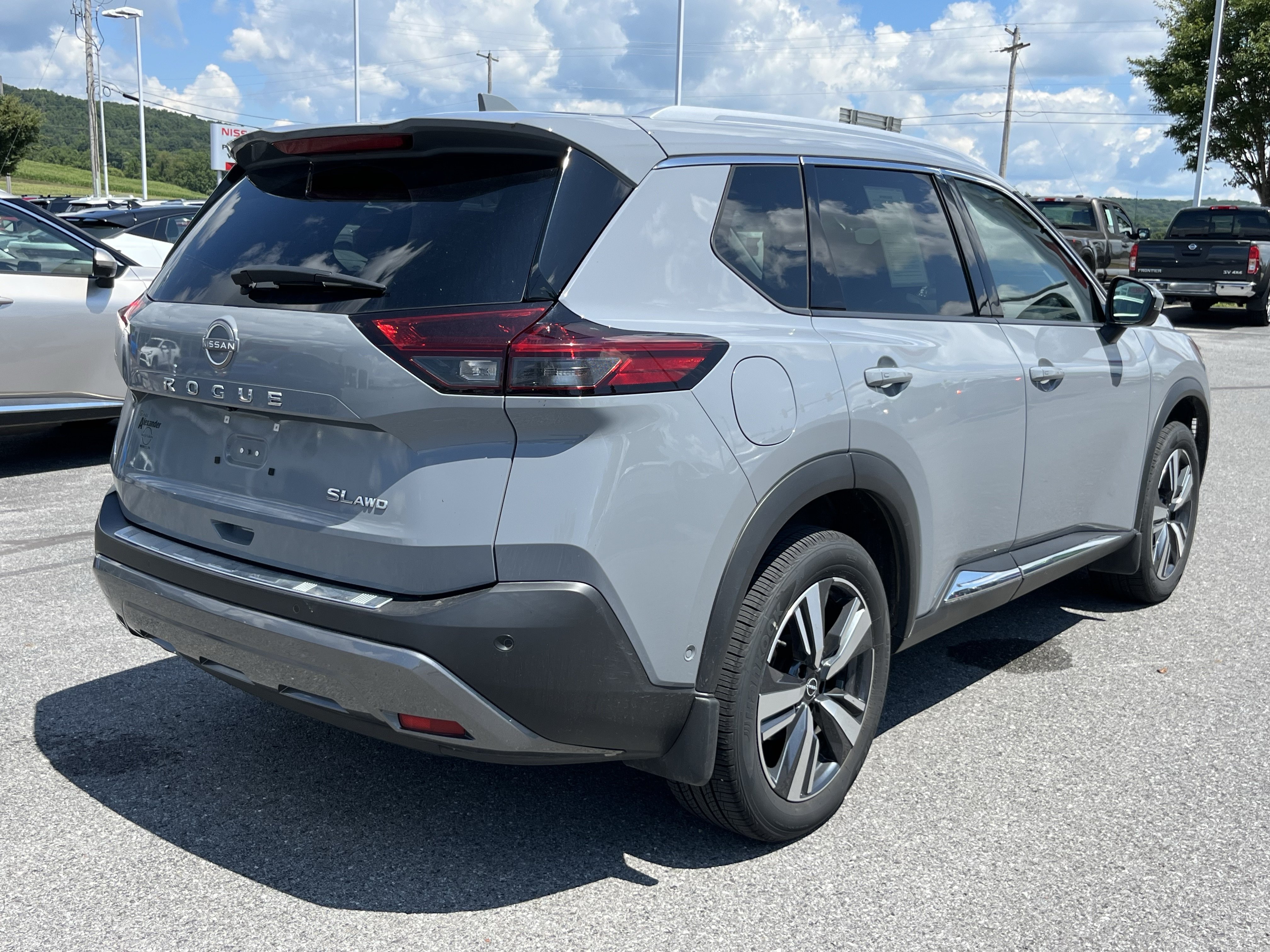 Used 2022 Nissan Rogue SL w/ SL Premium Package AWD/4WD image 5