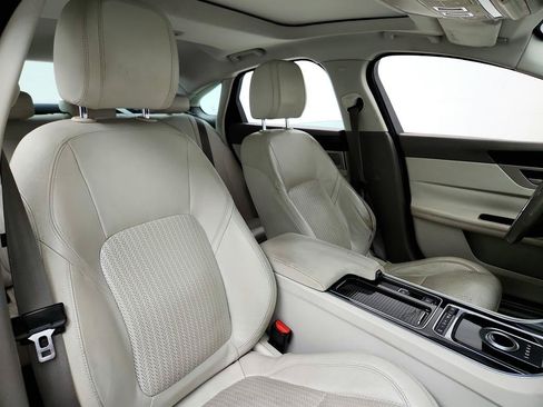 Used 2016 Jaguar XF Prestige RWD image 27