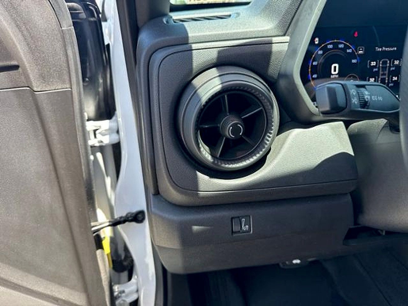 Used 2024 Chevrolet Colorado Trail Boss AWD/4WD image 16