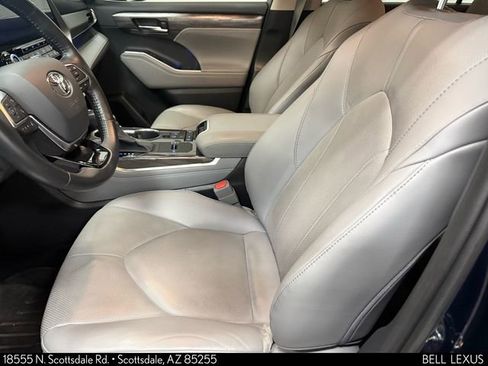 Used 2021 Toyota Highlander Limited image 12