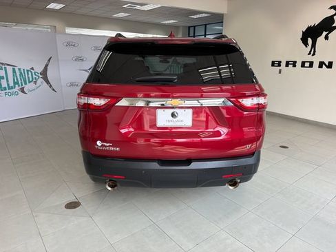 Used 2021 Chevrolet Traverse LT FWD image 6