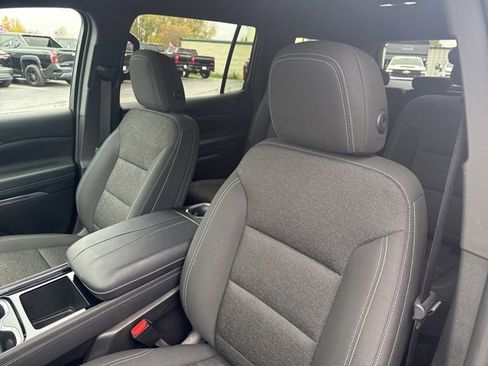 Used 2025 Chevrolet Traverse LT image 34