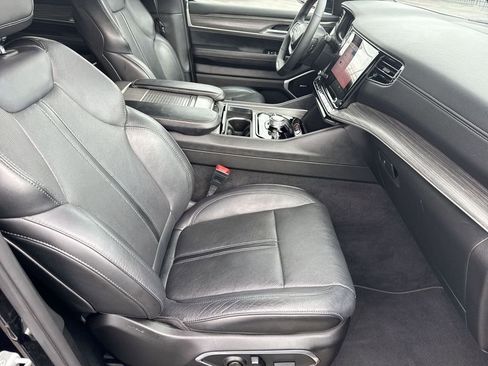 Used 2024 Jeep Wagoneer L Series III w/ Flexible Seating Group AWD/4WD image 28