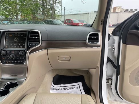 Used 2017 Jeep Grand Cherokee Overland w/ Jeep Active Safety Group AWD/4WD image 29
