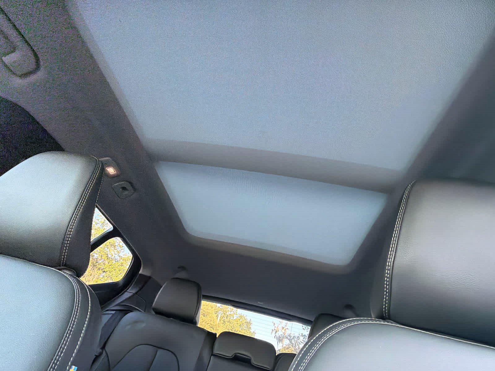 Used 2025 Volvo XC40 B5 Ultra AWD/4WD image 28