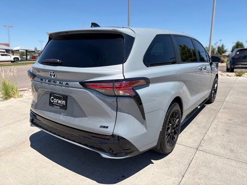 Used 2025 Toyota Sienna XSE AWD/4WD image 8
