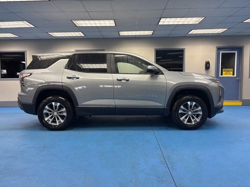 New 2026 Chevrolet Equinox LT w/ Convenience Package II image 2