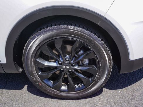 Used 2020 Kia Sorento EX image 10