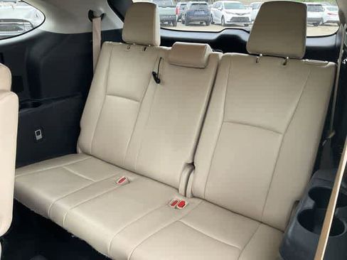 Used 2023 Toyota Highlander XLE FWD image 16