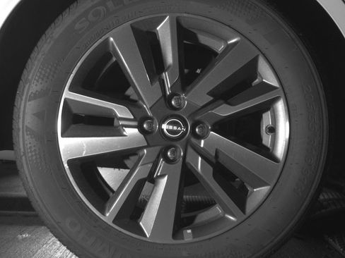 Used 2025 Nissan Versa SV image 15