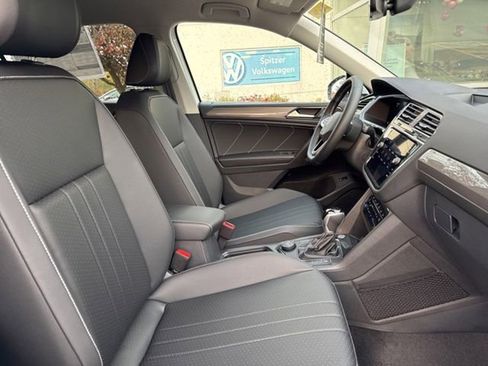 New 2024 Volkswagen Tiguan SE image 42