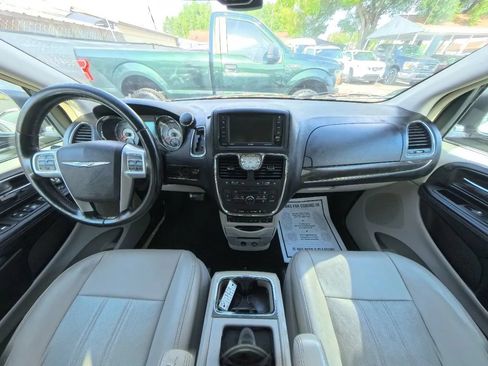 Used 2012 Chrysler Town & Country Touring-L w/ Entertainment Group #2 FWD image 25