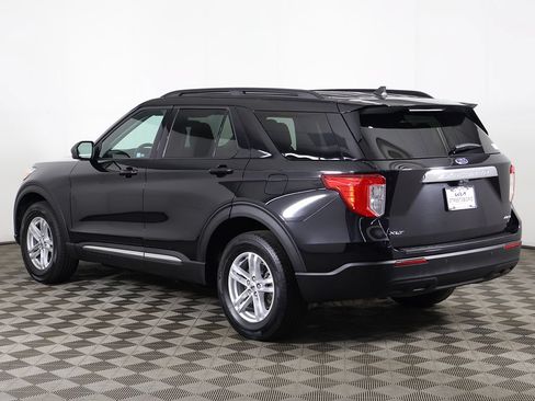 Used 2023 Ford Explorer XLT AWD/4WD image 8