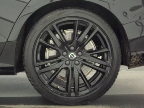 Used 2023 Volvo S60 T8 Plus w/ Climate Package image 5