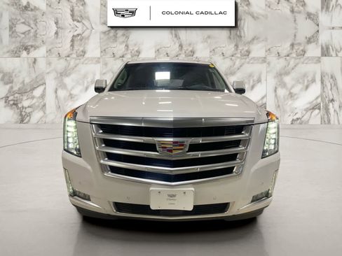 Used 2020 Cadillac Escalade Premium Luxury image 15