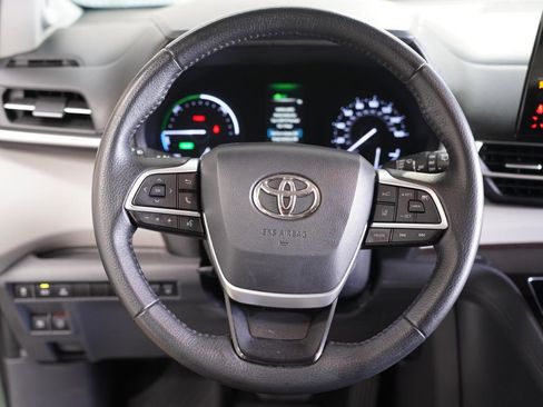 Used 2022 Toyota Sienna XLE w/ XLE Plus Package image 12