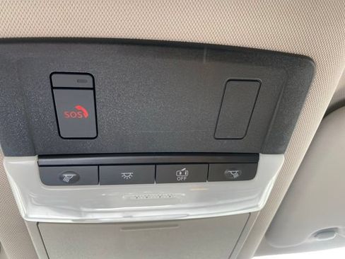 Used 2025 Nissan Rogue SV AWD/4WD image 16