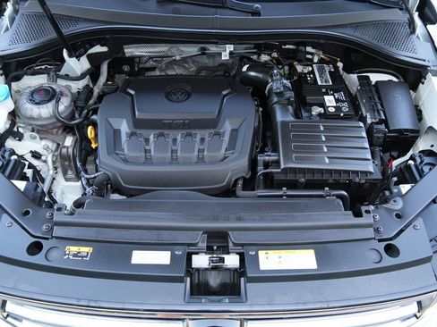 Used 2023 Volkswagen Tiguan SE w/ Panoramic Sunroof Package FWD image 37
