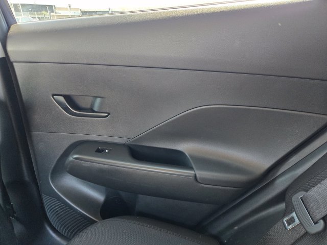 Used 2025 Hyundai Kona SEL FWD image 11