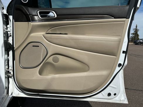 Used 2017 Jeep Grand Cherokee Overland image 33